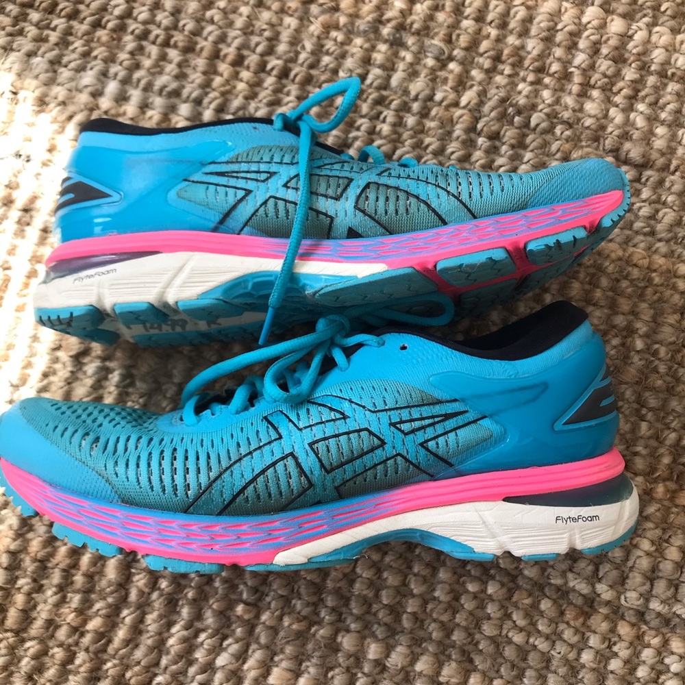 ASICS - Picture 4 of 11